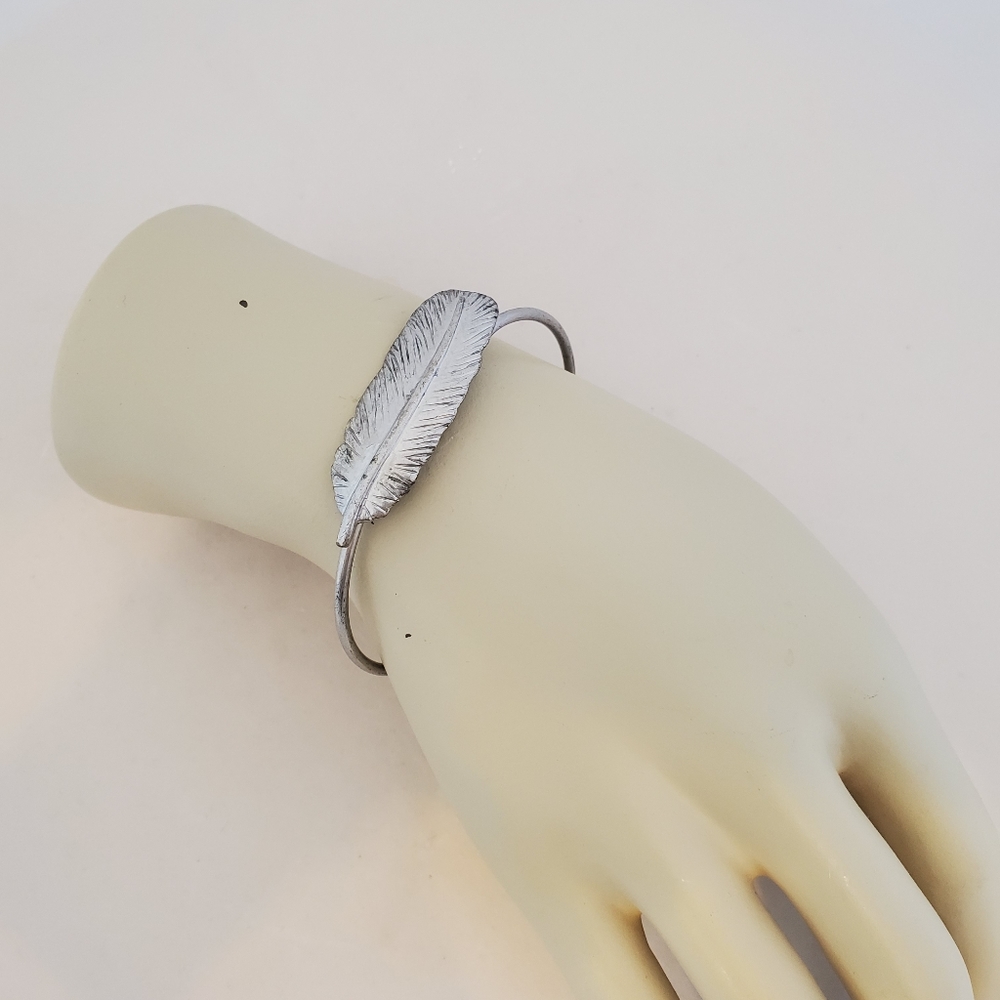 SILVERTONE BRACELET